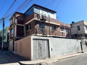 Casa en esquina en J.L.B.R a 5 minutos de Av Dolores