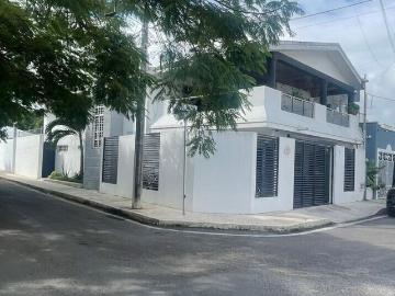 Casa en Esquina en Santa Cecilia