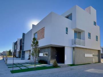CASA EN ESQUINA EN VENTA EN GEMA RESIDENCIAL 3 REC CADA UNA CON BAÑO COMPLETO