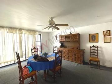 Casa en esquina en venta en Jardines del Country