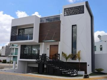 Casa en esquina frente a área verde | 430 m² | Roof Garden | excelente ubicación hacia CDMX