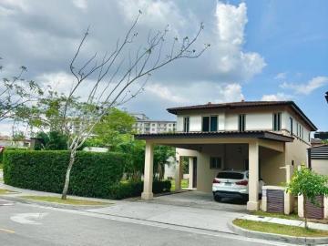 Casa en esquina y extra lote en venta Woodlands Panamá Pacífico