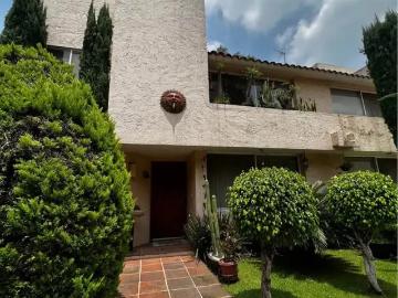 Casa en Condominio Fuentes de Tepepan en Tlalpan de 4 Recámaras con Jardín