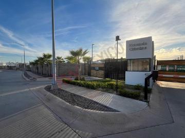 Casa en Fraccionamiento Zona Dorada