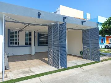 Casa en Fraccionamiento Almendros Residencial