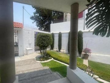 Casa en Fraccionamiento Colinas del Bosque