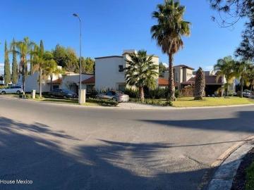 Casa en fraccionamiento en renta 3ra Cerrada La Capilla, Fraccionamiento El Campanario, Querétaro, 76146, Mex