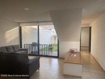 Casa en fraccionamiento en renta Avenida Santa Catarina, Fraccionamiento Villas Del Mesón, Querétaro, 76226, Mex