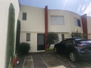 Casa en fraccionamiento en renta Bosque Real Fraccionamiento Residencial, Calle Tlaxcala, Barrio Del Calvario, San Juan Cuautlancingo, Puebla, México