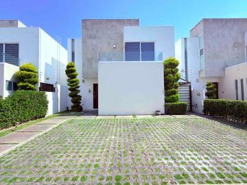 Casa en fraccionamiento en renta Calle Parque De Floresta, Foresta Crystal Lagoons, Residencial Foresta, Metepec, México, 52144, Mex