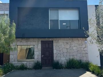 Casa en fraccionamiento en renta El Olivar Altozano, Jesús Del Monte, Michoacán, México