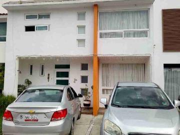 Casa en fraccionamiento en renta Fuentes De San Jose, Calle Ricardo Flores Magón Mz 018, La Concepción, Santa Cruz Otzacatipan, Estado De México, México