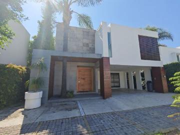 Casa en fraccionamiento en renta San Bernardino Tlaxcalancingo, San Andrés Cholula