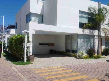 Casa en fraccionamiento en renta San Bernardino Tlaxcalancingo, San Andrés Cholula