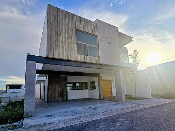 Casa en Fraccionamiento Habita II