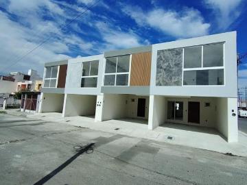 Casa en Fraccionamiento Lomas de Rio Medio