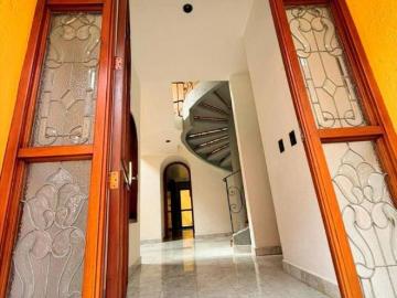 Casa en Fraccionamiento Privado a minutos de Coyoacán con arquitectura pintoresca