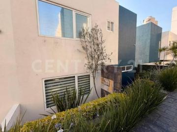 Casa en Fraccionamiento Punta Esmeralda con jardín con pérgola y hermosa vista