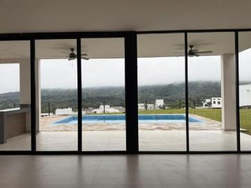 Casa en Fraccionamiento San Eugenio en Allende Con alberca para estrenar