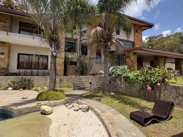 CASA EN GRANJERAS DE LA TRINIDAD