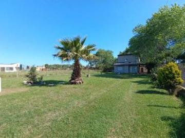 Casa en La Baliza en lote de 880m2