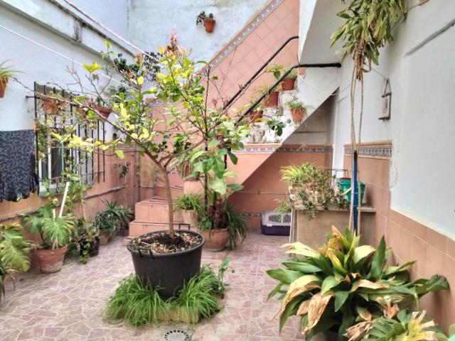 Casa en Puerto Real la Ceferina, con 2 viviendas independientes y garaje