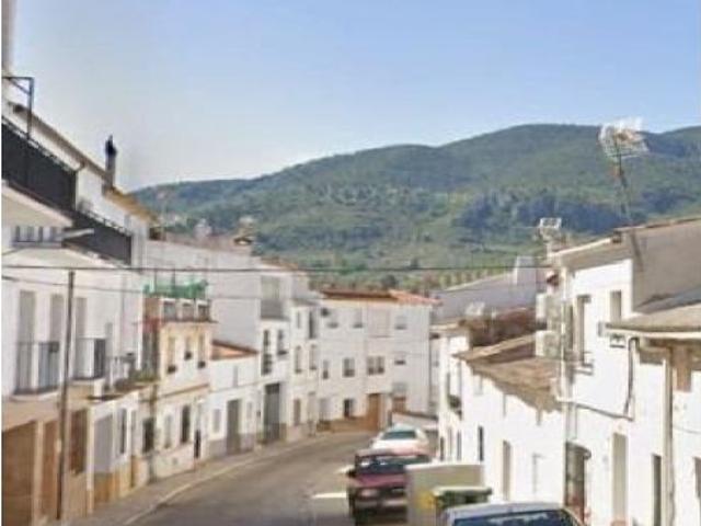 CASA EN LA PUERTA DE SEGURA