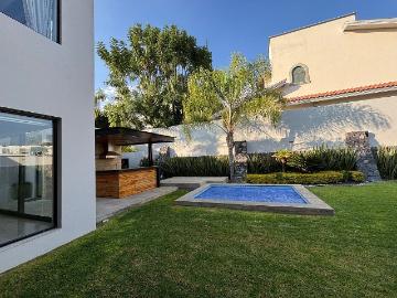 Casa en La Rica dentro de fraccionamiento con amenidades
