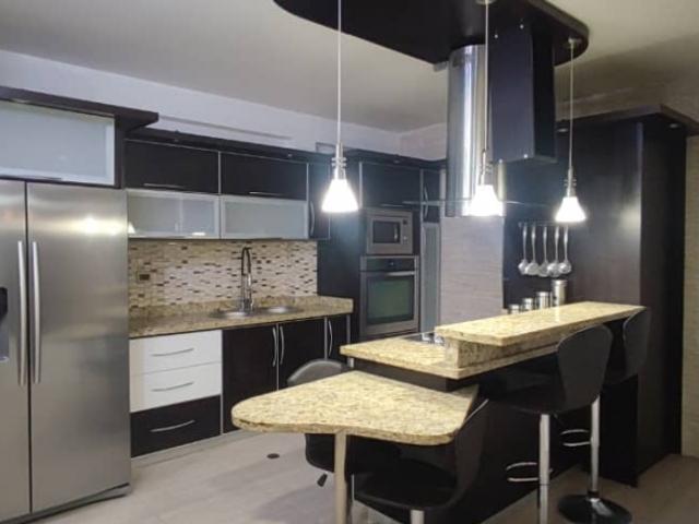 CASA EN LA URB. TERREZAS DEL NORTE, COND MANZANARES VE02 1870ST ECAM