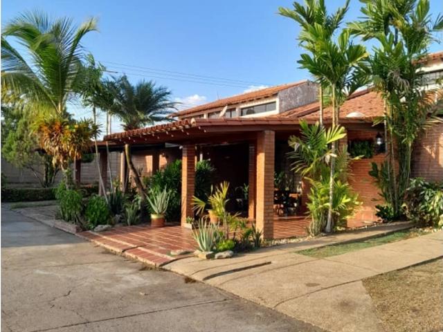 CASA EN LA URB. BOSQUE DE LA LAGUNA MATURIN VE18 018ST AFAJ