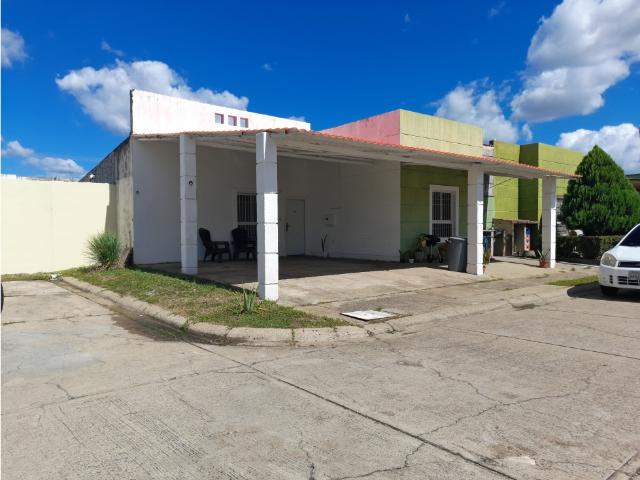 CASA EN LA URB. LOMAS DEL BOSQUE VE02 2072ST JVEL