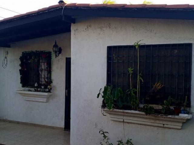 CASA EN LA URB. LOS NARANJOS VE02 2043TG HPER