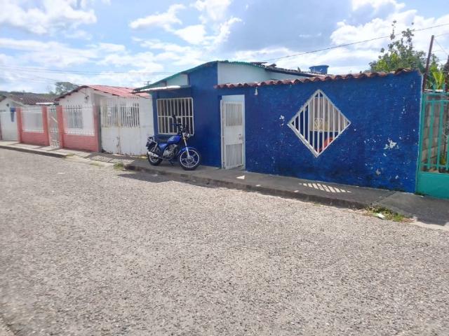 CASA EN LA URB. PABLO EMIGDIO TRUJILLO VE02 2276LM HRAS