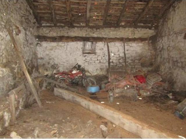 CASA EN LABARCES CON CUADRA Y TERRENO