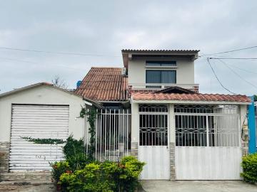 casa en las orquideas: hermosa casa en la mejor zona de chone