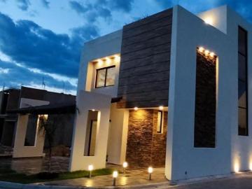 CASA EN LAS PLAZAS CON RECÁMARA EN PLANTA BAJA. LISTA PARA ESTRENAR