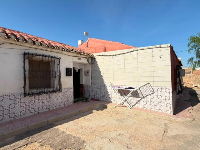 Casa en Los Almagros Oportunidad de Reforma a tu Gusto por €35,000