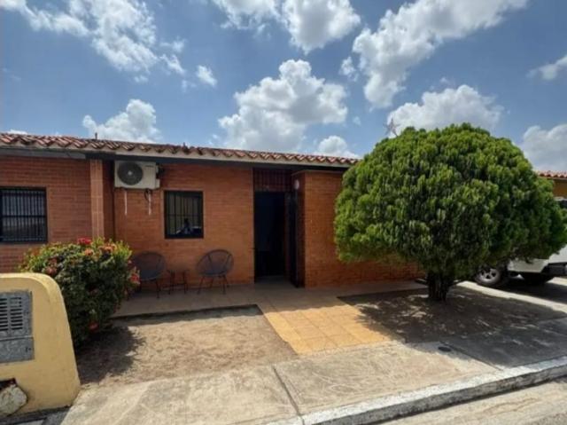 CASA EN PUEBLO DE SAN DIEGO, SAN DIEGO. CONJ LAS TRIANAS. SDANIT 59