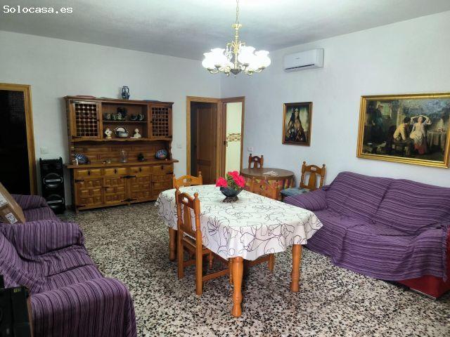 Casa en parcela con piscina