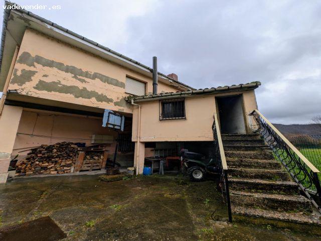 CASA EN PELUGANO, ALLER ASTURIAS CON ALMACÉN Y TERRAZA ACRISTALADA