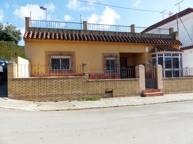 Casa en planta baja con terraza y patio