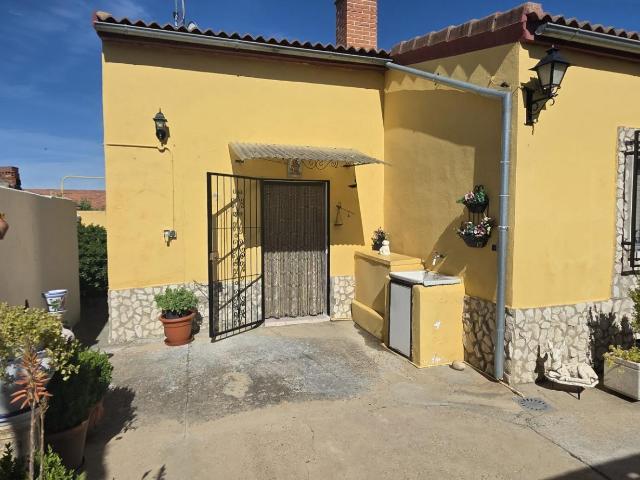 CASA EN PLANTA BAJA CON TERRENO