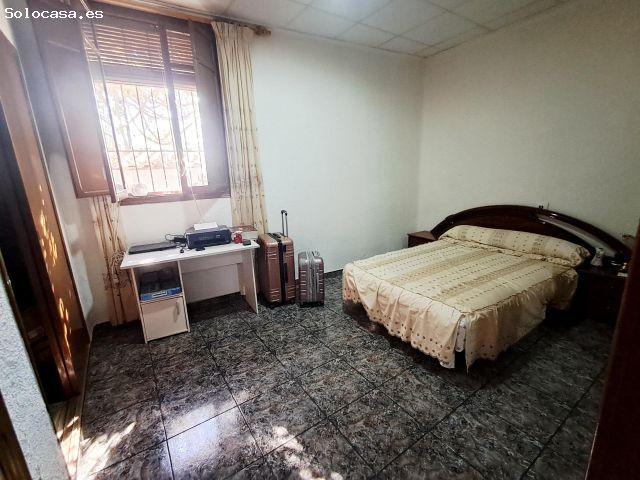 CASA EN PLNATA BAJA, 4 DORMITORIOS, CON DOS TERRAZAS