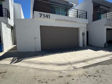 Casa en Privada con Vista al Mar + Casa Club | Amplia y Lista para Habitar | Cuesta Blanca