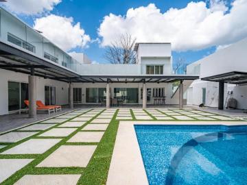 Casa en Privada Álamos, Cancún | 600m2 | 6 recámaras | Amueblada