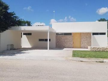 Casa en PRIVADA de un nivel con alberca