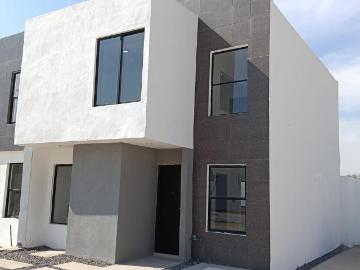 CASA EN PRIVADA EN SOLEDAD DE GRACIANO SANCHEZ