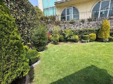 Casa en privada en venta en San Bernabé con seguridad