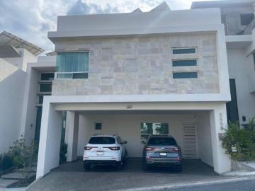 Casa en Privada Fundadores, Zona Sur de Monterrey