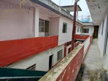 Casa en Propiedad con departamentos y locales en venta en la zona los Sauces en Xalapa Ver